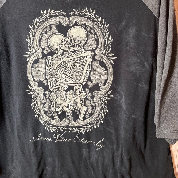 Torrid Amor Vitae Eternaly Skeleton Lovers Raglan Shirt, size 2 - Picture 2 of 4